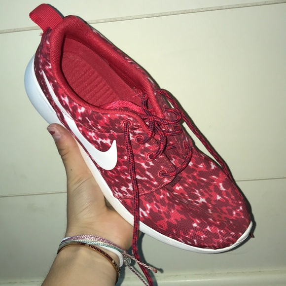 COPY - Nike Roshe Shoes - Picture 2 of 4